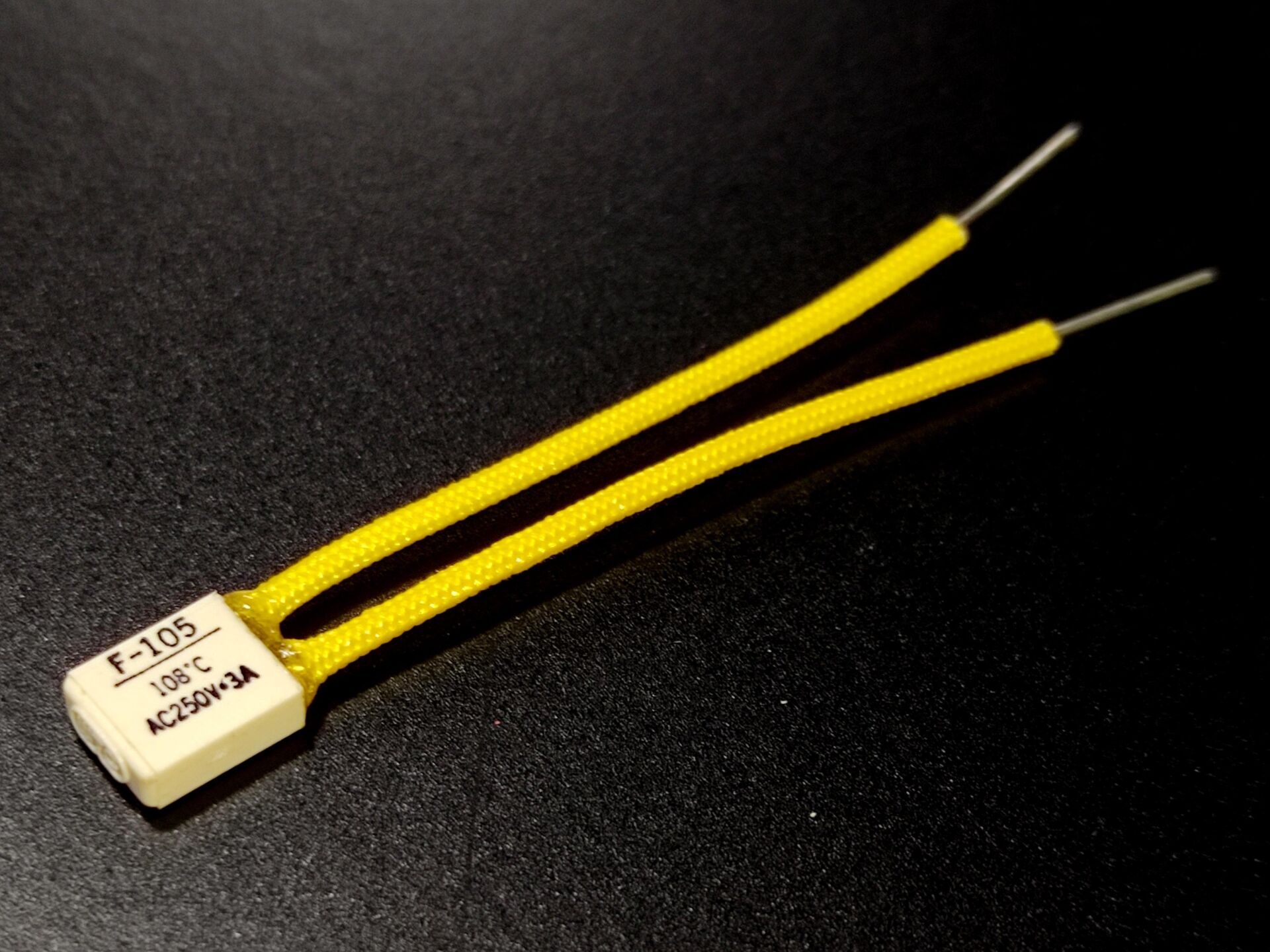 Bobin Termistör Isı Sigortası 108 Derece 3 Amper