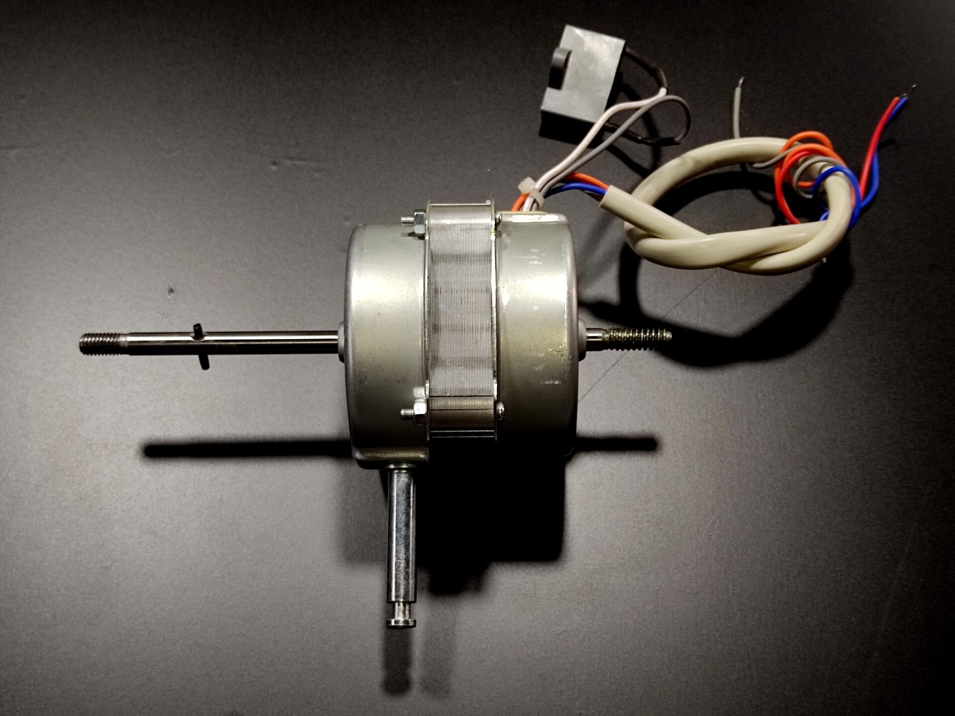 Vantilatör Motoru 220V 4 uçlu burçlu 55W küçük Model 1