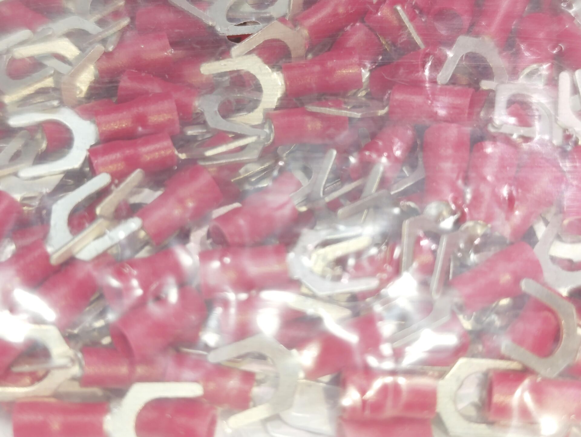 M6 (0,50 x 1,50mm²) Çatal Tip İzoleli Kablo Uçları Kırmızı Renk - 1 Paket - 200Adet 