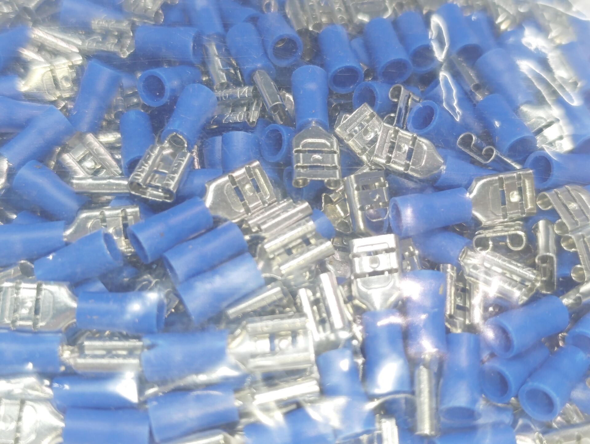 0,8x6,35 Soket 1,50x2,50mm² Dişi Faston Tip İzoleli Kablo Uçları Mavi Renk - 1 Paket - 200Adet 