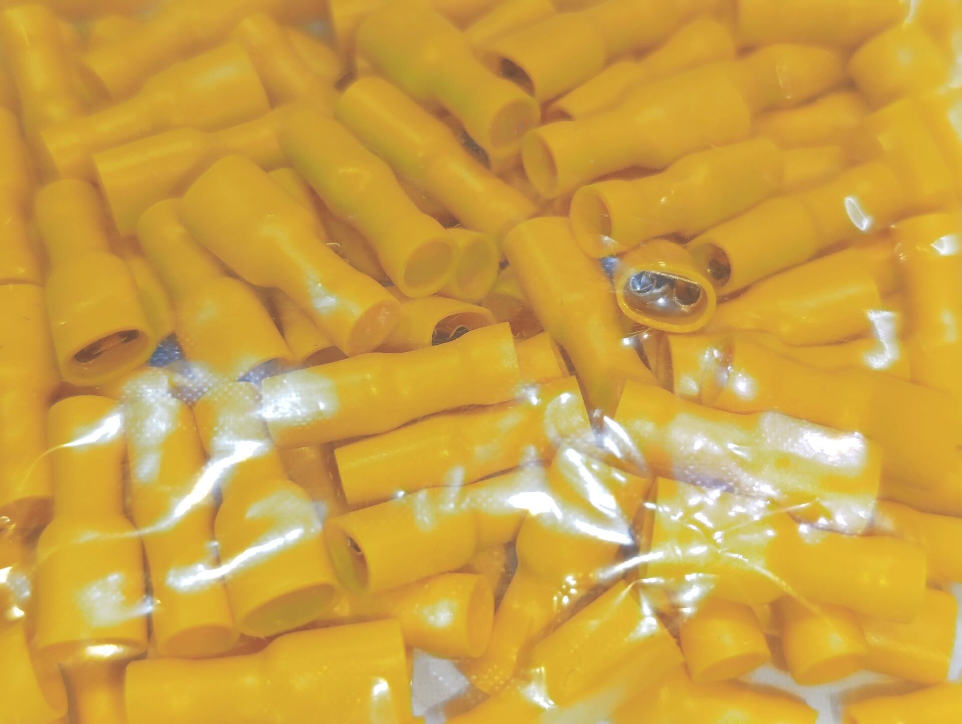 0,8x6,35 Soket 4x6mm² Dişi Faston Tip Tam İzoleli Kablo Uçları Sarı Renk - 1 Paket - 100Adet 