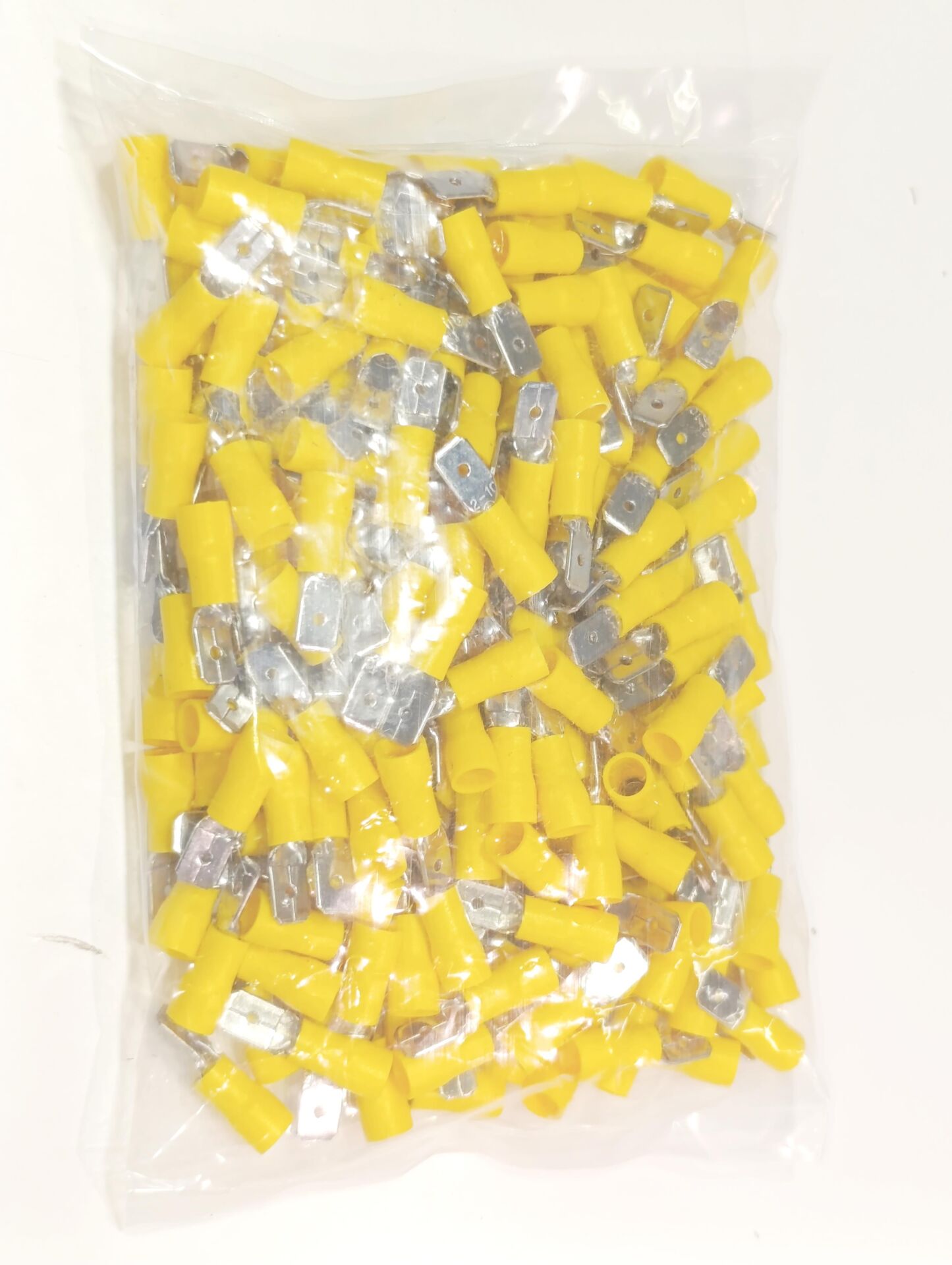 0,8x6,35 Soket 4x6mm² Erkek Faston Tip İzoleli Kablo Uçları Sarı Renk - 1 Paket - 200Adet 